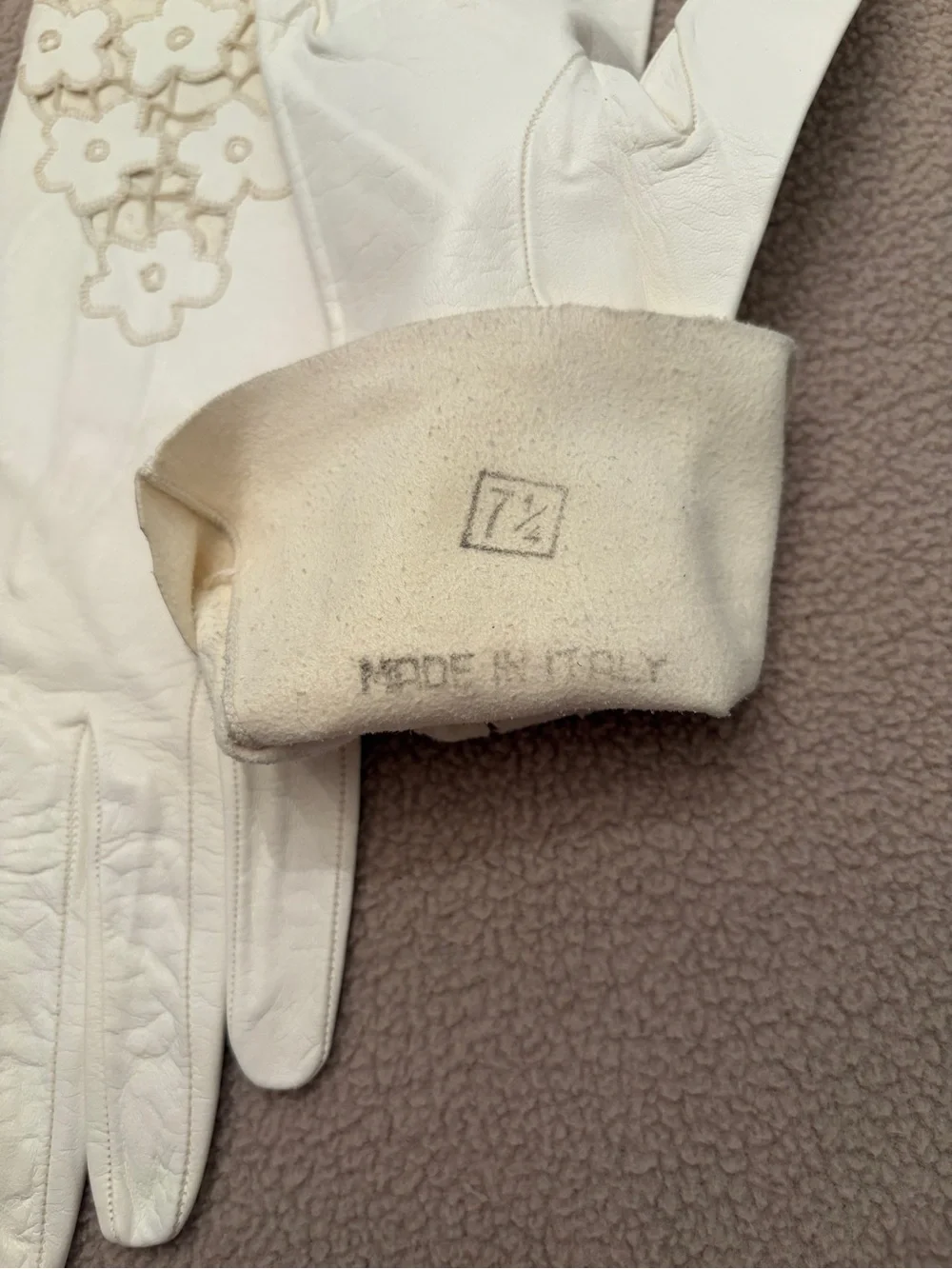 Vintage Made in Italy  Cream Kid Leather Gloves with Floral Cutwork 40’s-50’s
